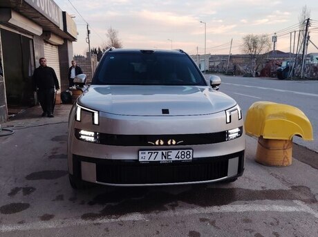 Lynk & Co 900