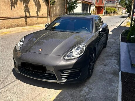 Porsche Panamera GTS