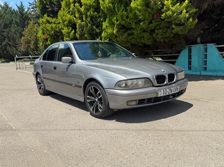 BMW 523