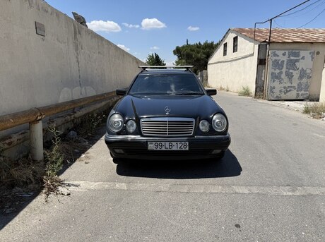 Mercedes E 240