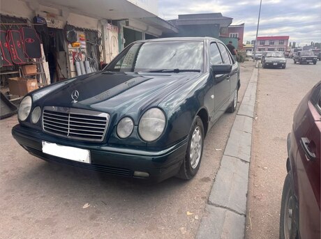 Mercedes E 200