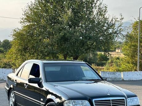 Mercedes C 200