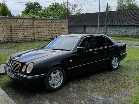 Mercedes E 280