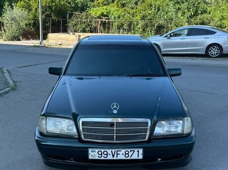 Mercedes C 200