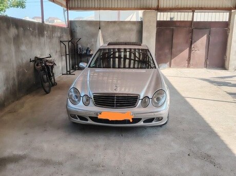 Mercedes E 240