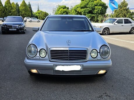 Mercedes E 240