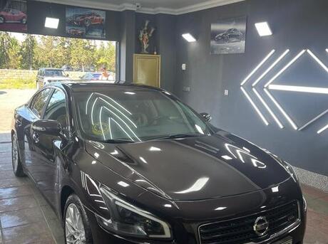 Nissan Maxima