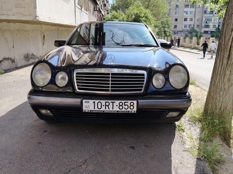 Mercedes E 200