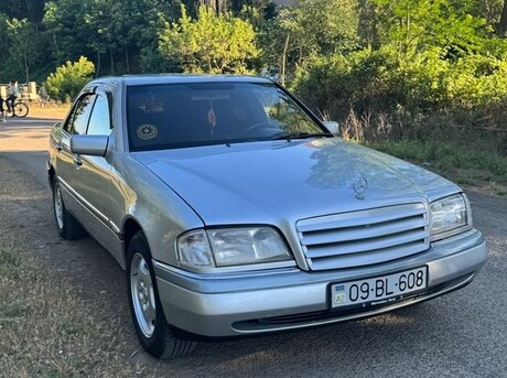 Mercedes C 200