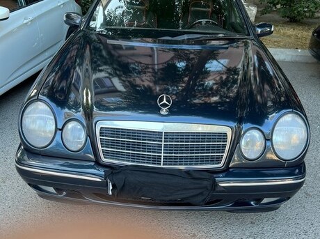 Mercedes E 220
