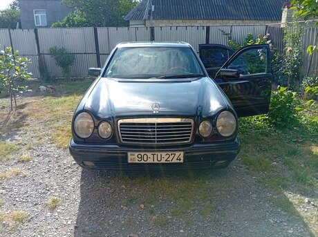 Mercedes E 240