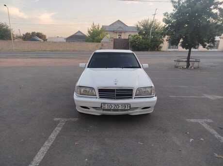 Mercedes C 200
