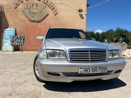 Mercedes C 200