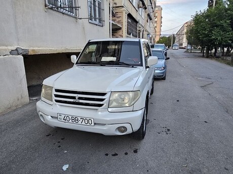 Mitsubishi Pajero io