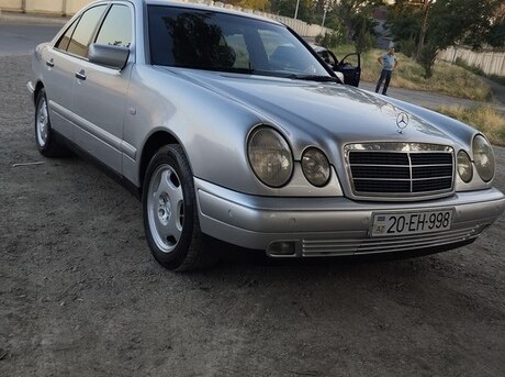 Mercedes E 200