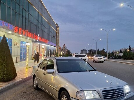 Mercedes C 200