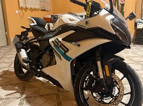 CFMOTO 300 SR-S