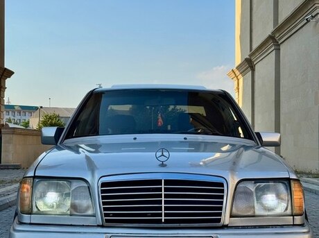 Mercedes 200 E