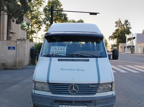Mercedes Sprinter 208