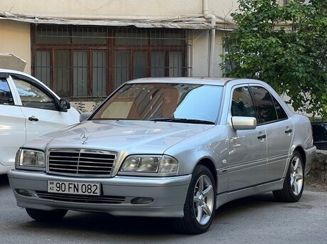 Mercedes C 180