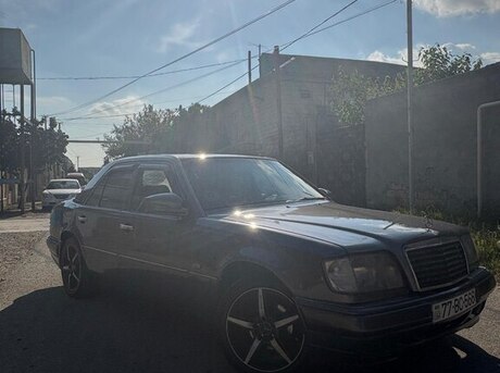 Mercedes 220 E