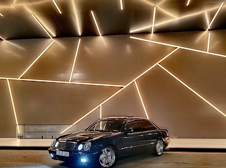 Mercedes E 240