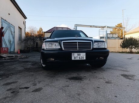 Mercedes C 200