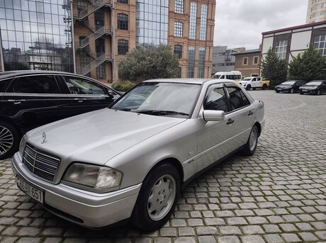 Mercedes C 180
