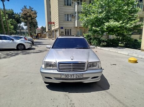Mercedes C 240