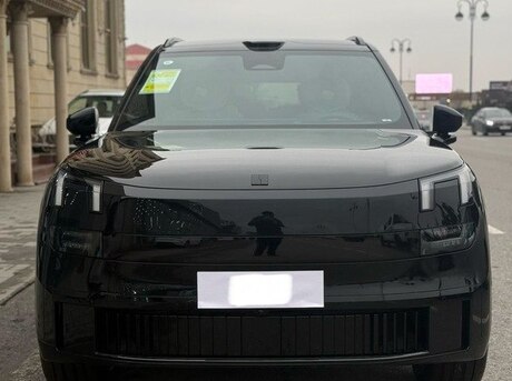 Lynk & Co 900
