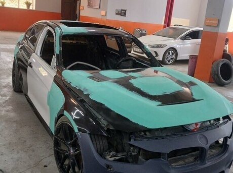 BMW 330