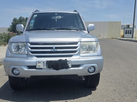 Mitsubishi Pajero io