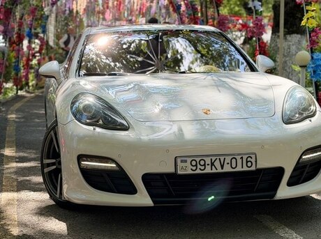 Porsche Panamera 4S