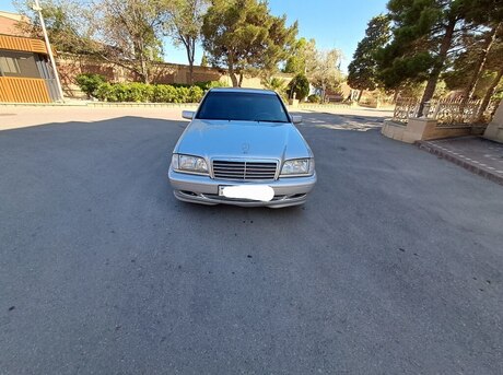 Mercedes C 180
