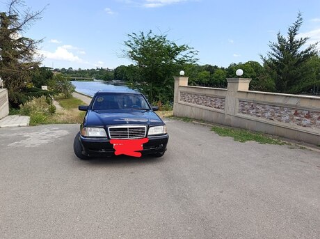 Mercedes C 200