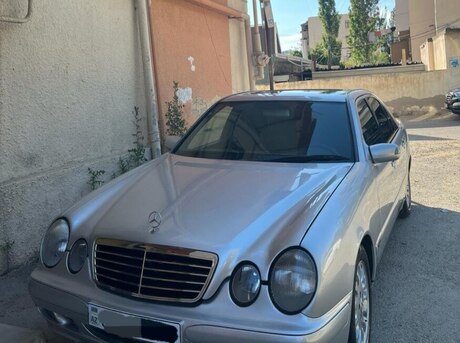 Mercedes E 220