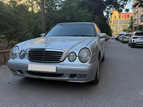 Mercedes E 220