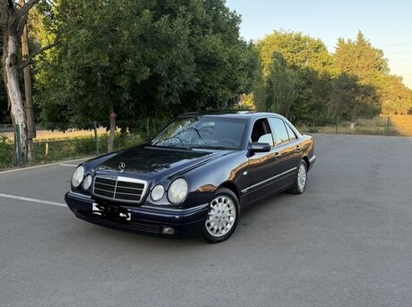 Mercedes E 240