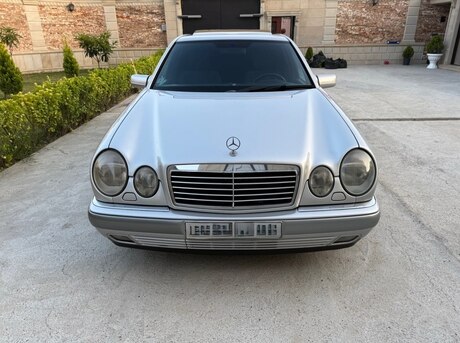 Mercedes E 240