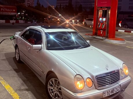 Mercedes E 240