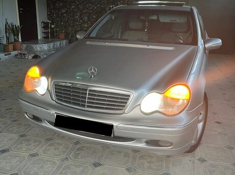 Mercedes C 240