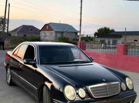 Mercedes E 200