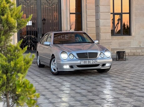 Mercedes E 220
