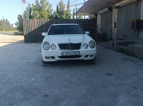 Mercedes E 220