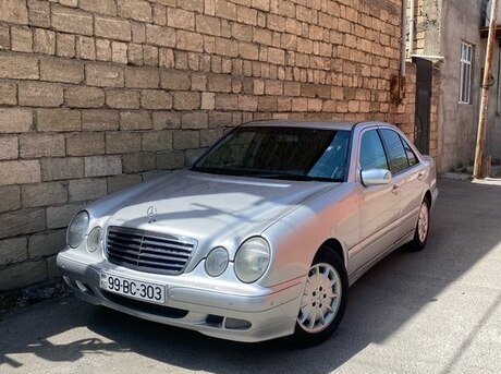 Mercedes E 200