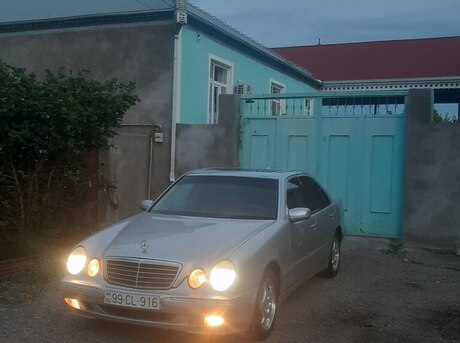 Mercedes E 220
