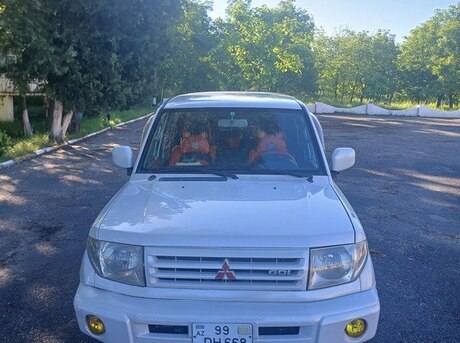 Mitsubishi Pajero io