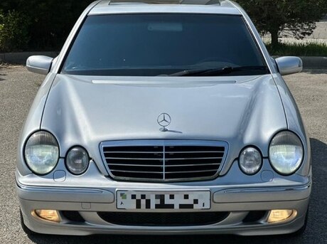Mercedes E 220