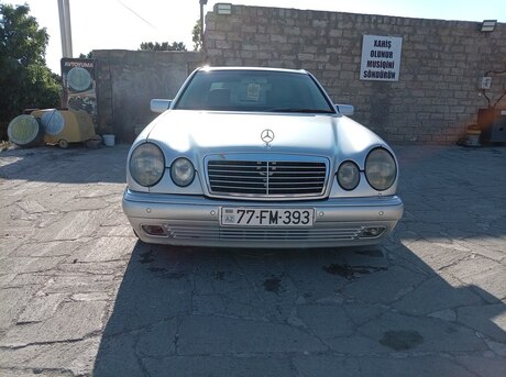 Mercedes E 320