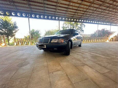 Mercedes C 200